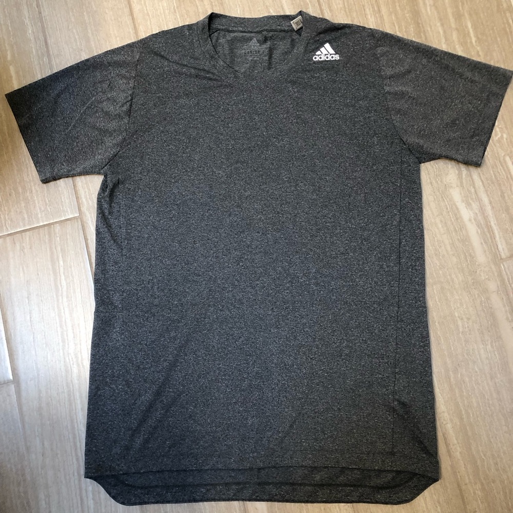Adidas Designed-2-Move 3 stripe Gray Tee Size M (unisex) climalite